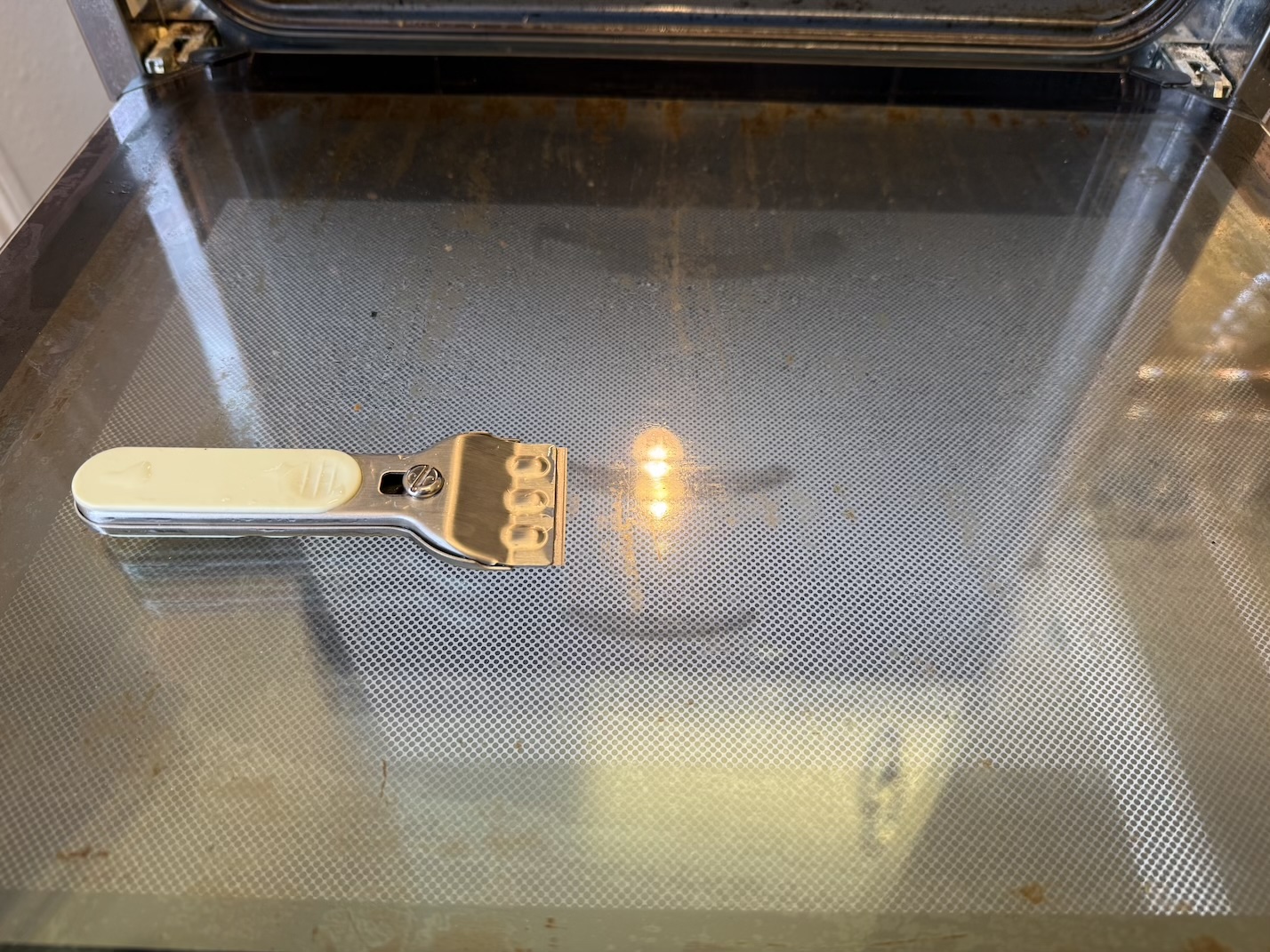 Clean oven with scraper tool